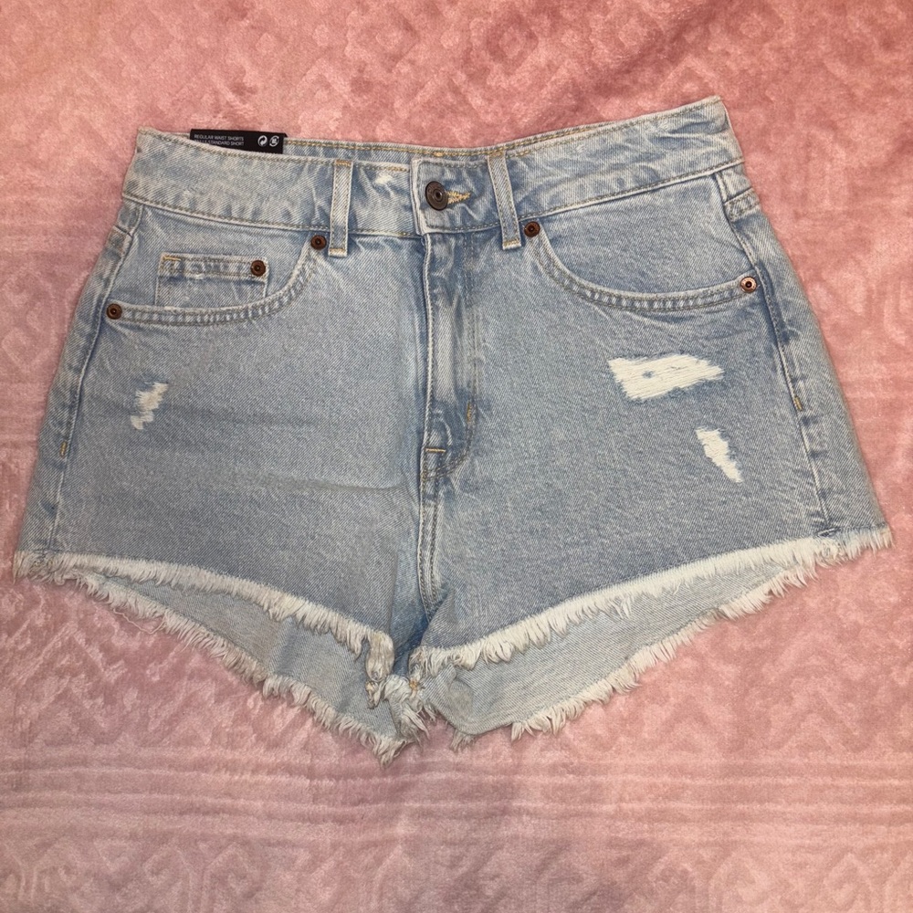 H&M Denim shorts 
Size 6 NWT